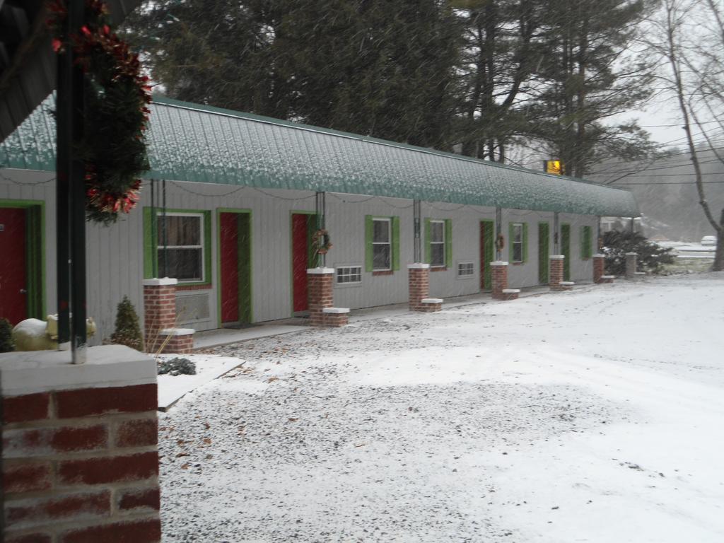 Flower Field And Cottages Stroudsburg