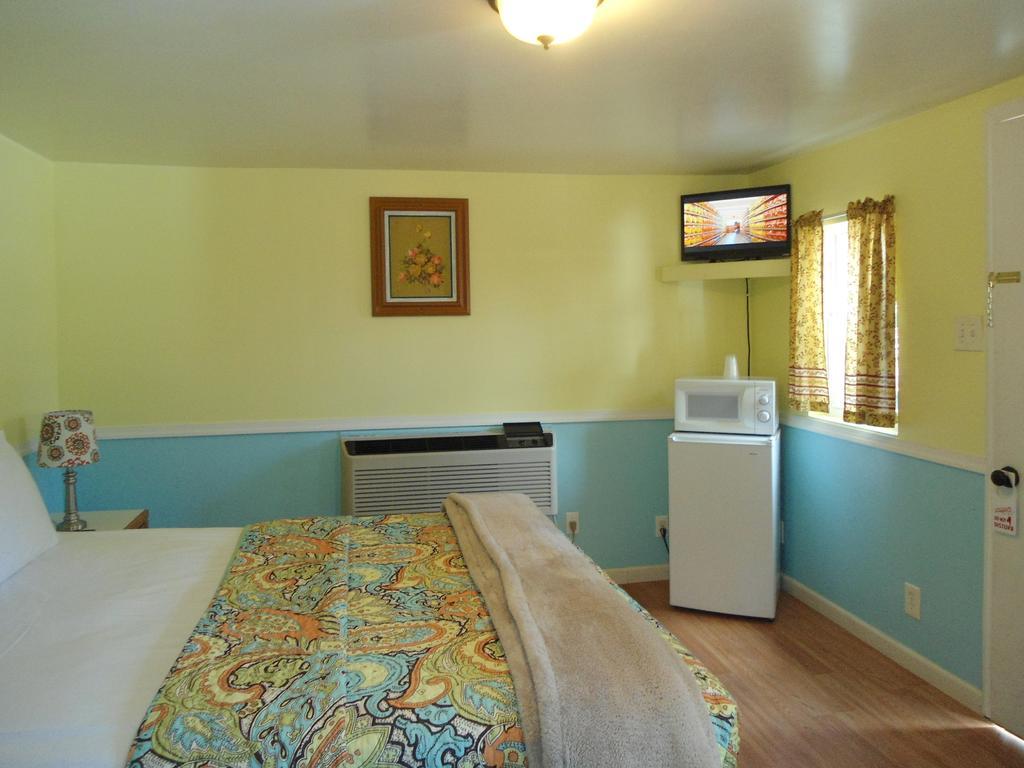 Flower Field And Cottages Motel