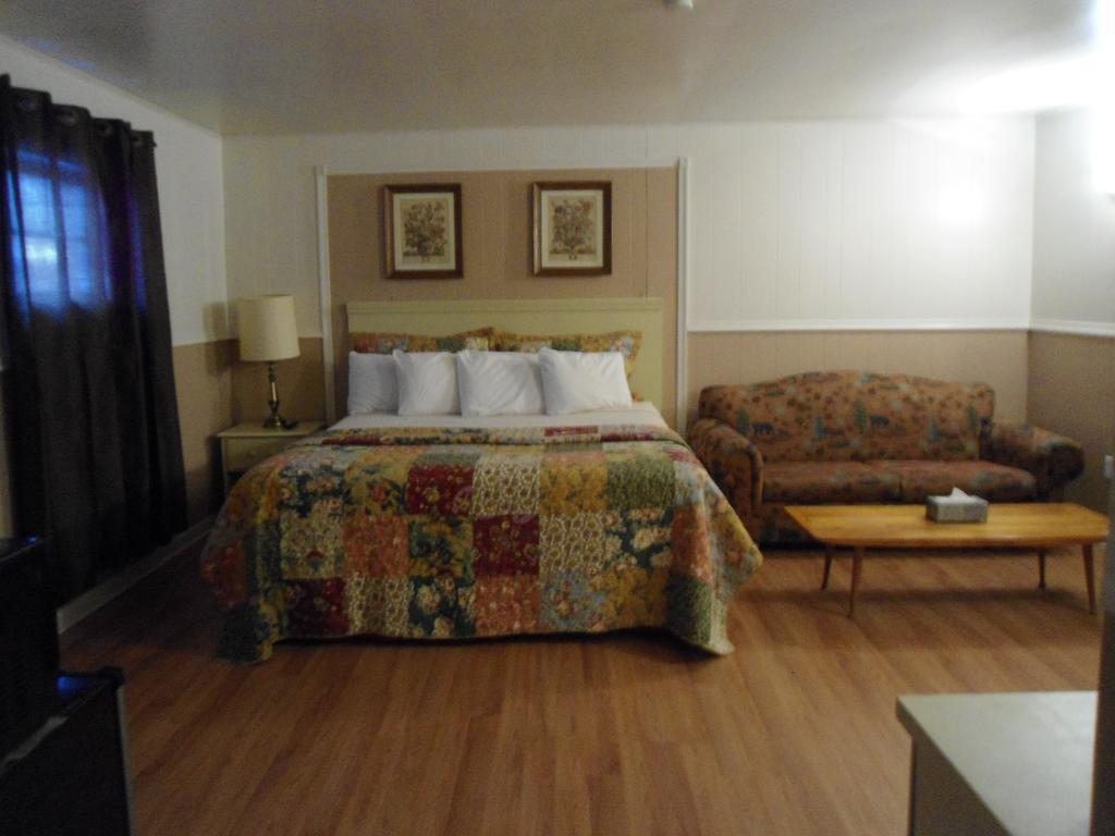 Flower Field And Cottages Motel