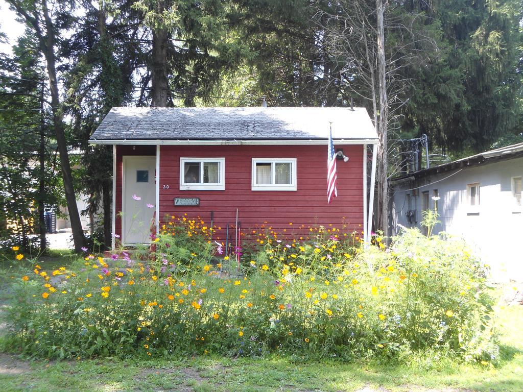 Flower Field And Cottages Motel 3*
