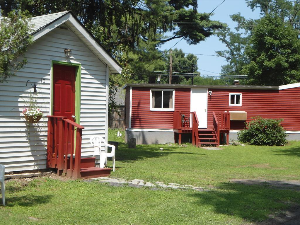 Flower Field And Cottages Motel