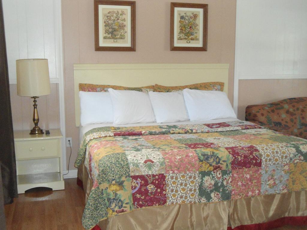 Flower Field And Cottages 3*