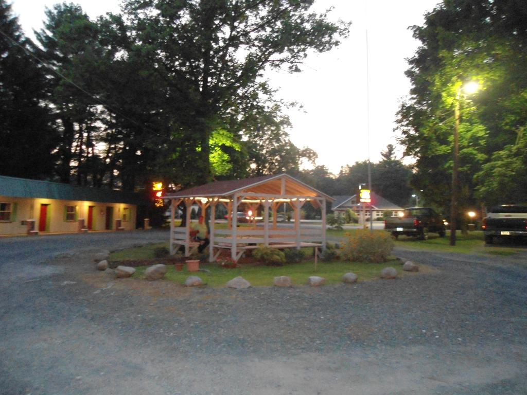Flower Field And Cottages Motel Stroudsburg